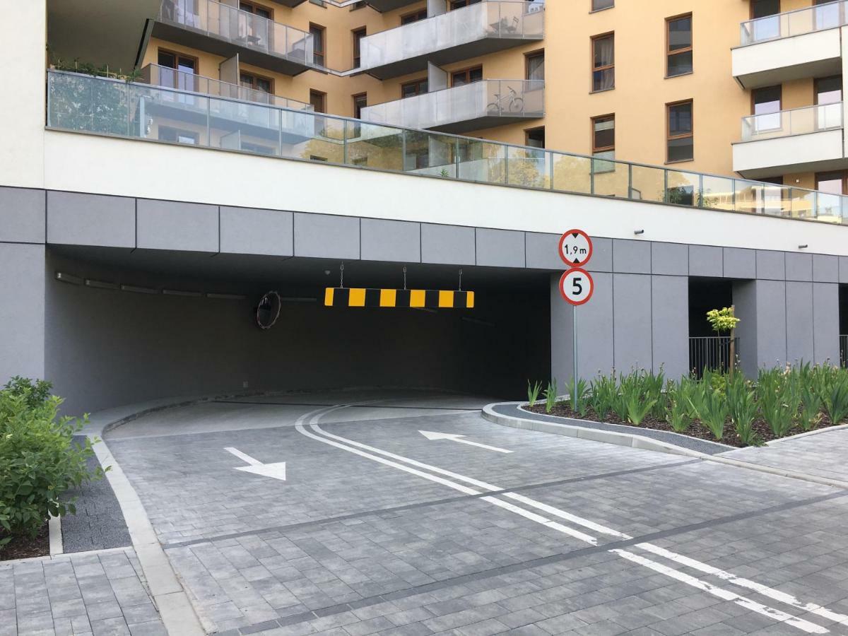 Shoq With Private Parking Apartmán